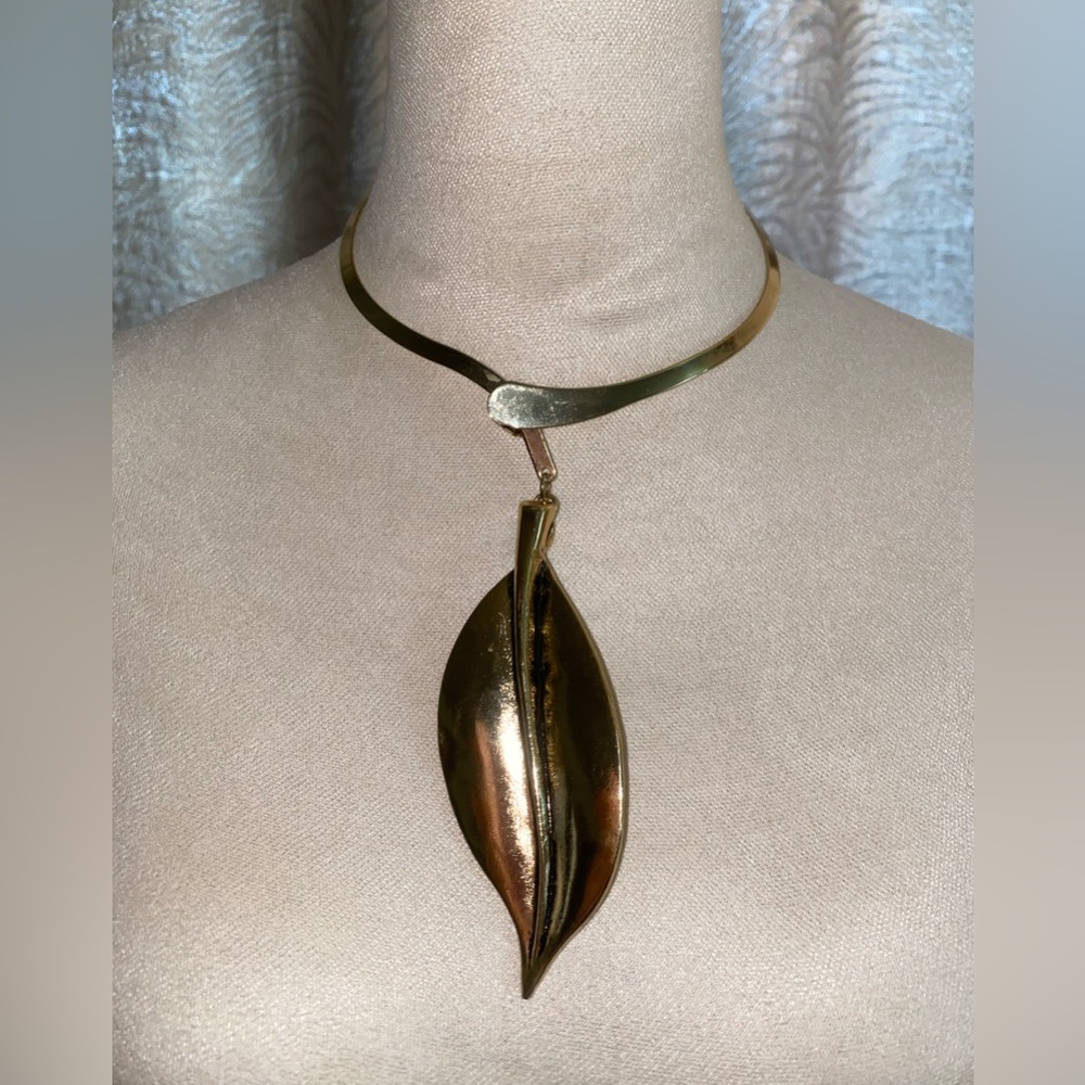 Bold Leaf Necklace
